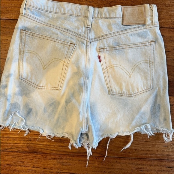 Levi' Premium Ribcage Straight Whitewashed Denim Frayed Shorts / 31 - Picture 8 of 11